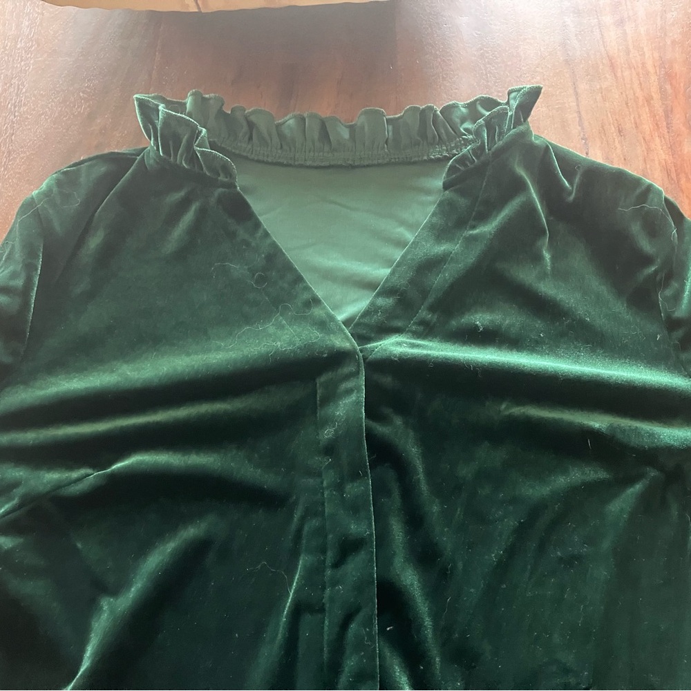 Green Casual Womens Notched Neckline Velvet Tee - Picture 2 of 5